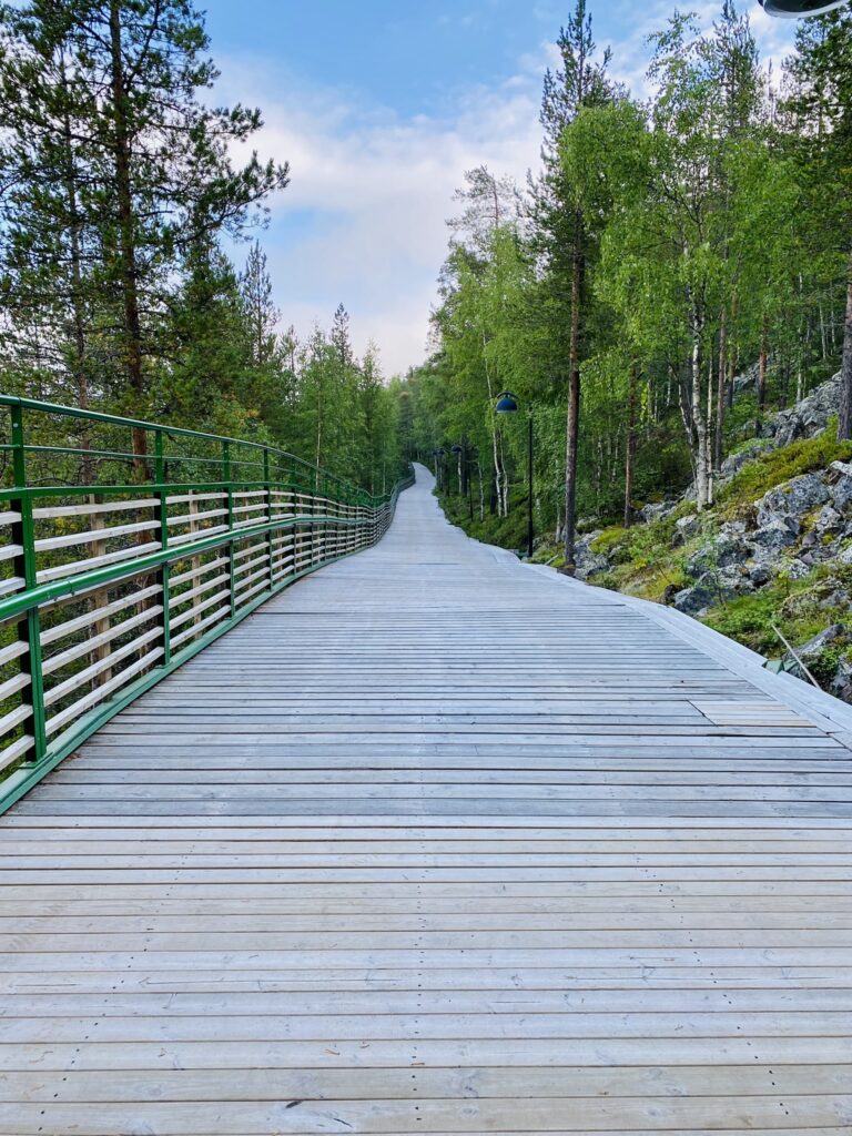 Ja aikojen alussa oli valkoinen sivu. Miten ihmeessä aloittaminen voi olla niin vaikeaa?